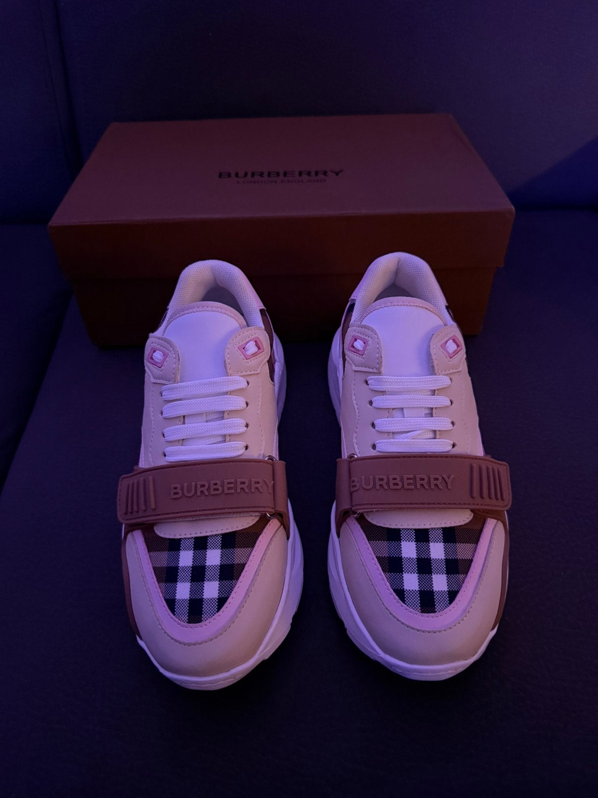Chaussures Burberry, Enlèvement ou Envoi, Neuf, Brun, Sneakers et Baskets