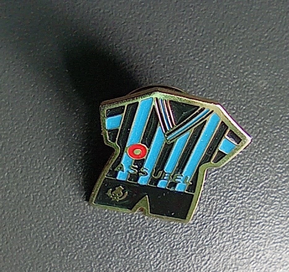 Football ancien Pin's Club Brugge 1992 Assubel, Verzamelen, Sportartikelen en Voetbal, Zo goed als nieuw, Shirt, Ophalen of Verzenden