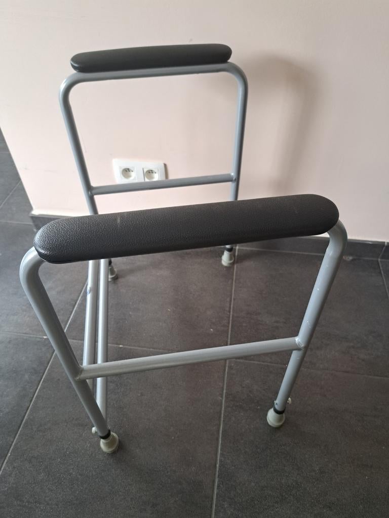 Toiletsteun, Ophalen