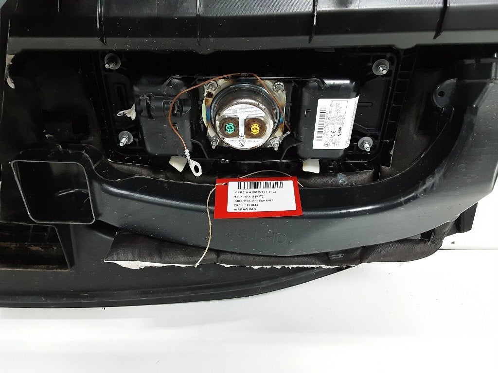 AIRBAG PASSAGER Mercedes-Benz A (177.0) (A1778602601), Mercedes-Benz, Mevr. I. Hauben, Utilisé, Rue de l'Espoir 34 34
4030  GRIVEGNÉE, BE