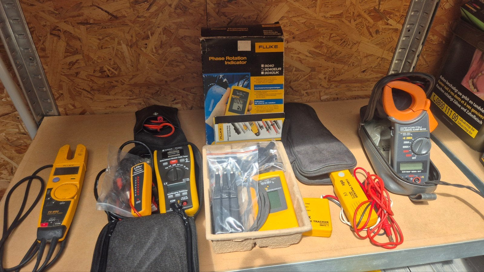 Fluke multimeter, Enlèvement