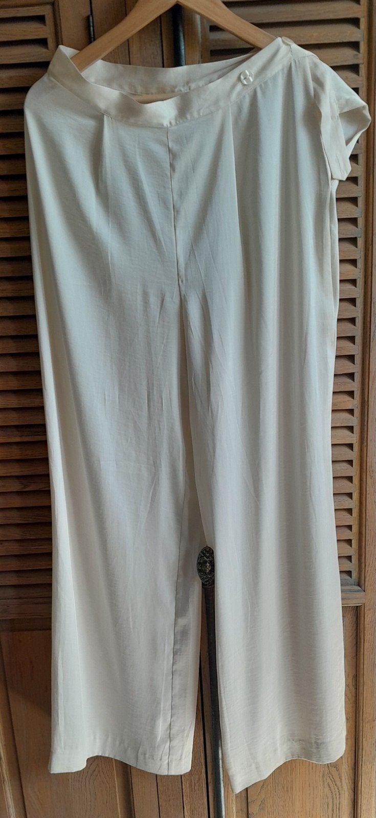 Prachtige satijnen broek large H&M., Kleding | Dames, Gelegenheidskleding, H&M, Ophalen of Verzenden, Zo goed als nieuw, Maat 42/44 (L)