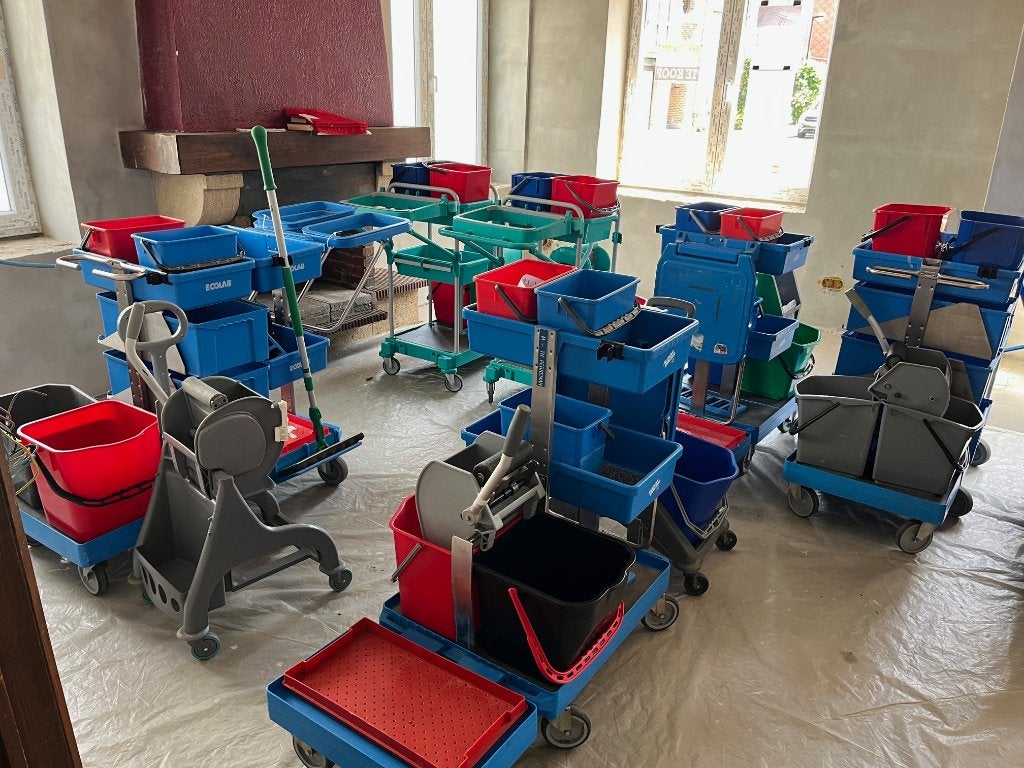 chariot de nettoyage ----------   a Bxl 0487872661, Enlèvement
