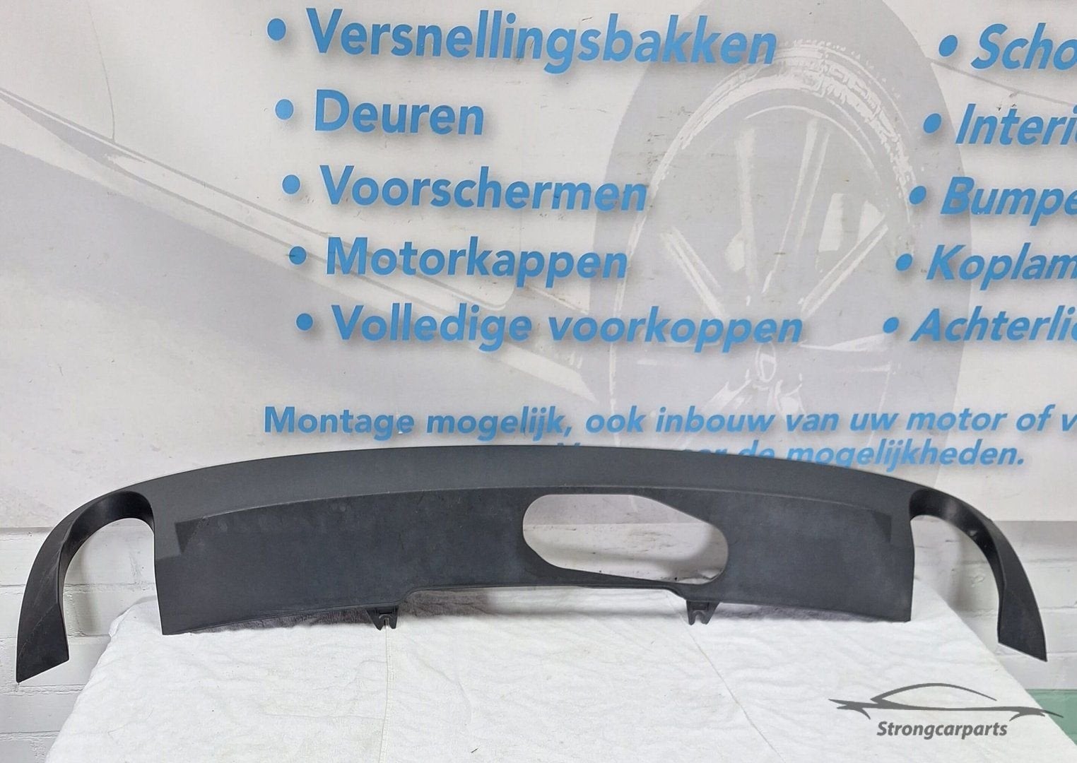Audi A4 8W onderlip diffuser trekhaak uitsparing 8W0807521A, Auto-onderdelen, Gebruikt, -, -, -