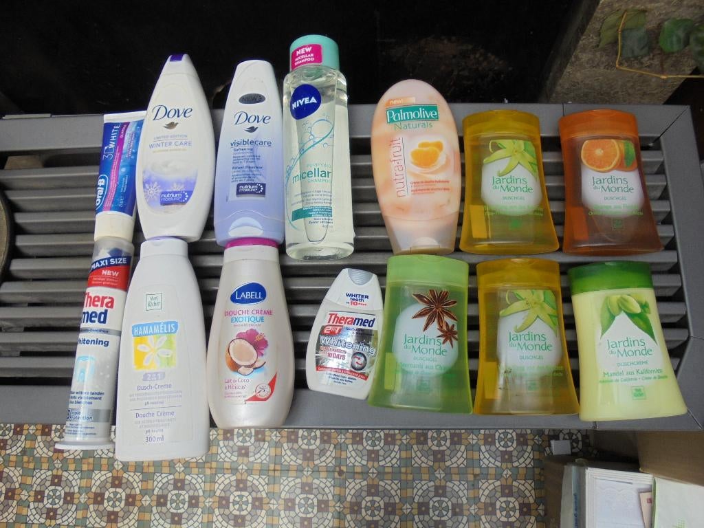 gel douche, dentifrice... 0.50 euro/pce, Enlèvement