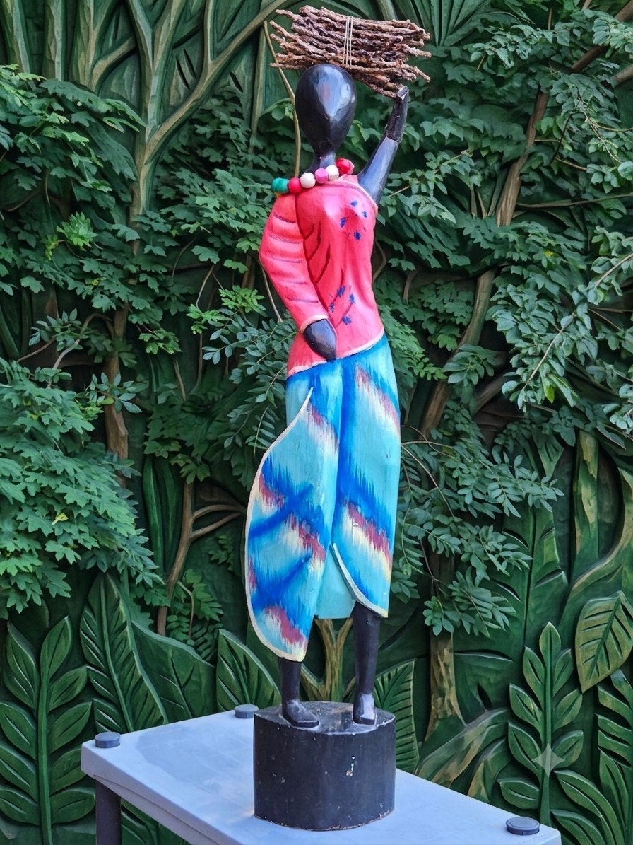 Sculpture colorée style africain
