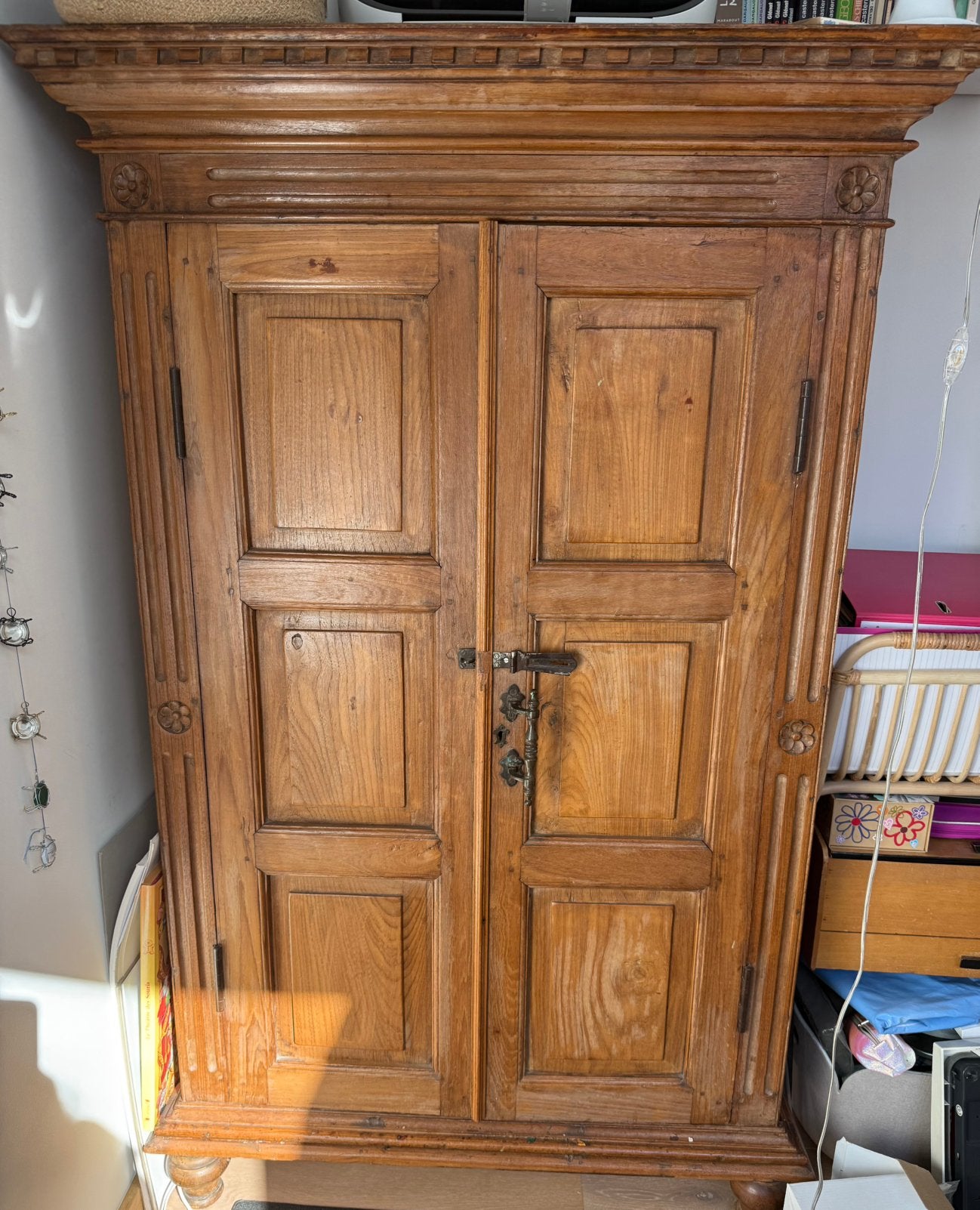 Garderobe om weg te geven, Ophalen