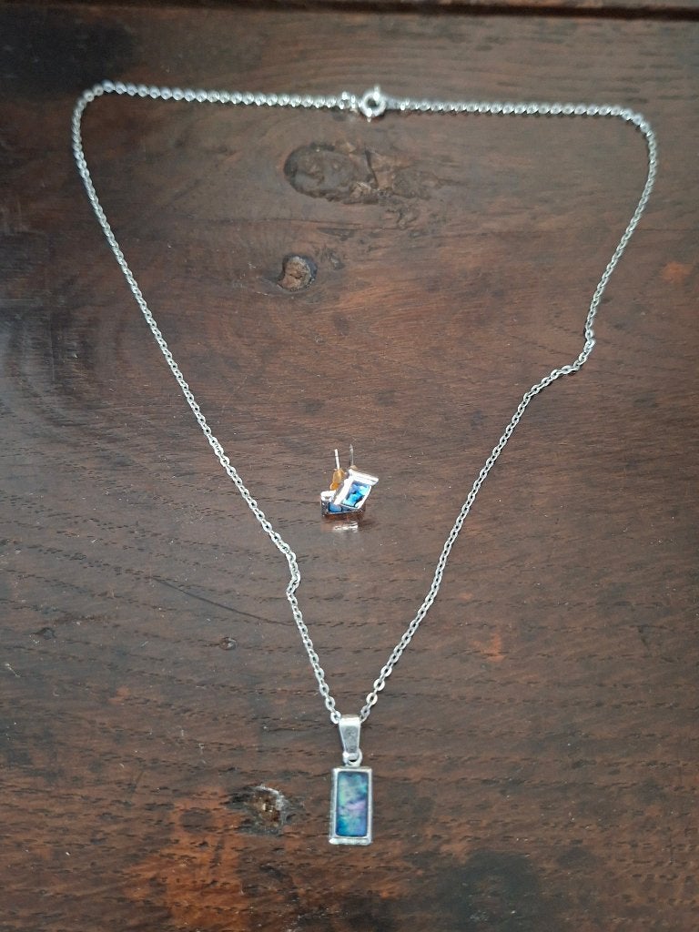 Halsketting en oorbellen met turquoise steen, Gebruikt, Ophalen of Verzenden, Groen, Overige materialen