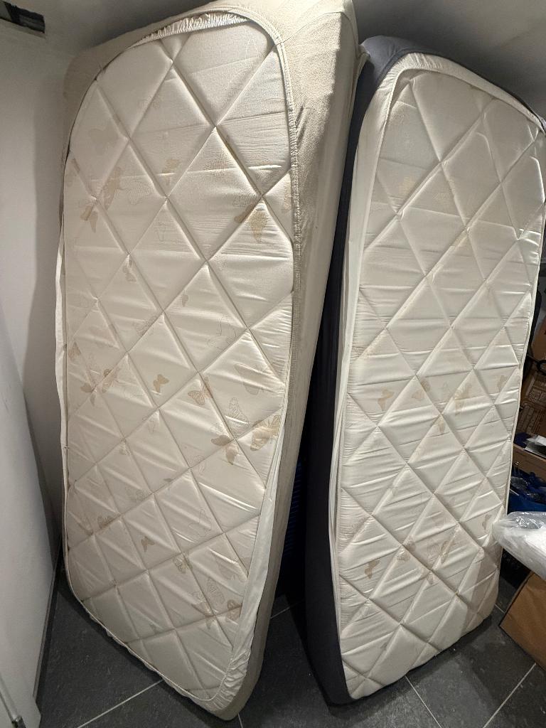 2 eenpersoonsmatrassen, Ophalen, Gebruikt, 90 cm, Eenpersoons