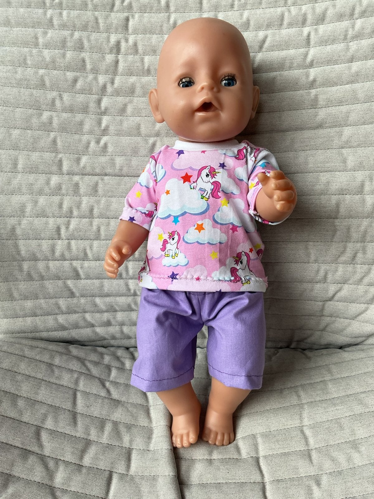 151. Babyborn: Nieuwe T-shirt met unicorns+ paars broekje, Kinderen en Baby's, Ophalen of Verzenden, Nieuw, Babypop
