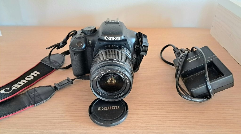 Canon 550d in nieuwstaat, Batterie, Enlèvement ou Envoi, Canon, Comme neuf