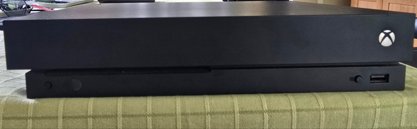 Xbox One X + 3 games, Enlèvement