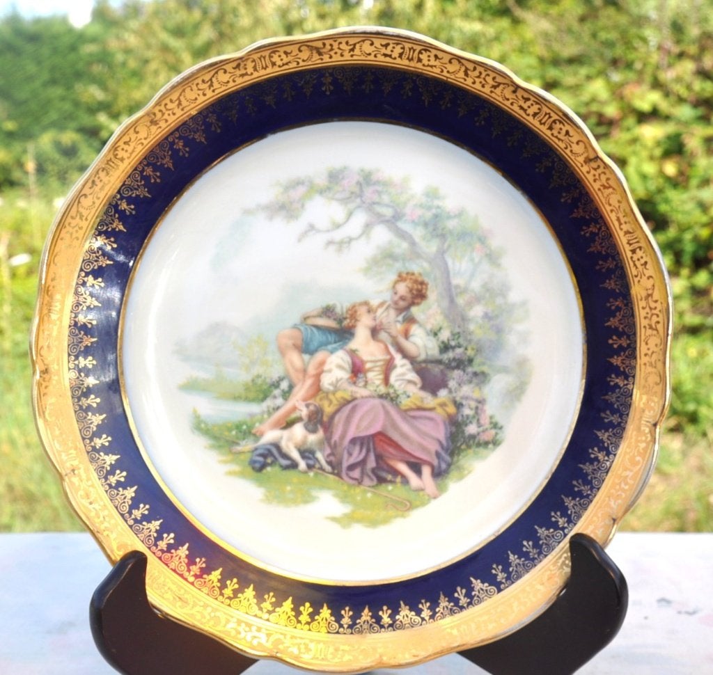 assiette décorative en porcelaine de limoge décor galants, Enlèvement ou Envoi