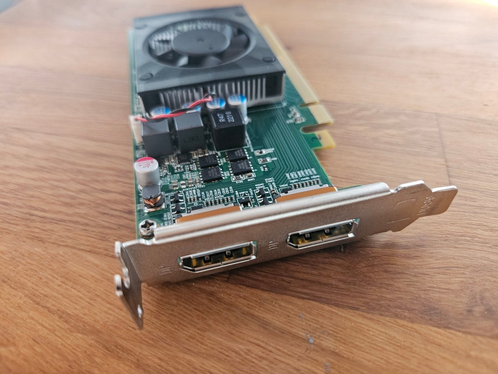 Carte graphique AMD Radeon 520 – 2 Go GDDR5 – 2x DisplayPort, Informatique & Logiciels, AMD, DisplayPort, GDDR5, Enlèvement
