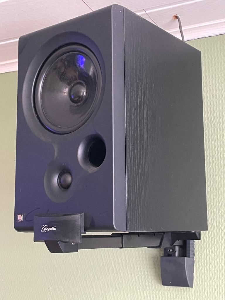 Set van 4 x KEF Coda 8 luidsprekers + Vogel's muurbeugels, Enlèvement, Utilisé, 60 à 120 watts, Haut-parleurs Frontaux, Arrière ou Stéréo