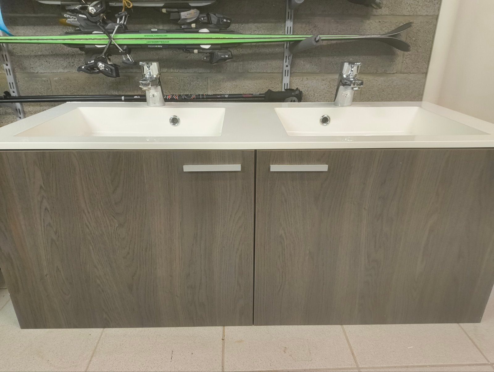 Meuble de salle de bain gris/blanc, 25 à 50 cm, Lavabo ou Évier, Moins de 100 cm, Comme neuf