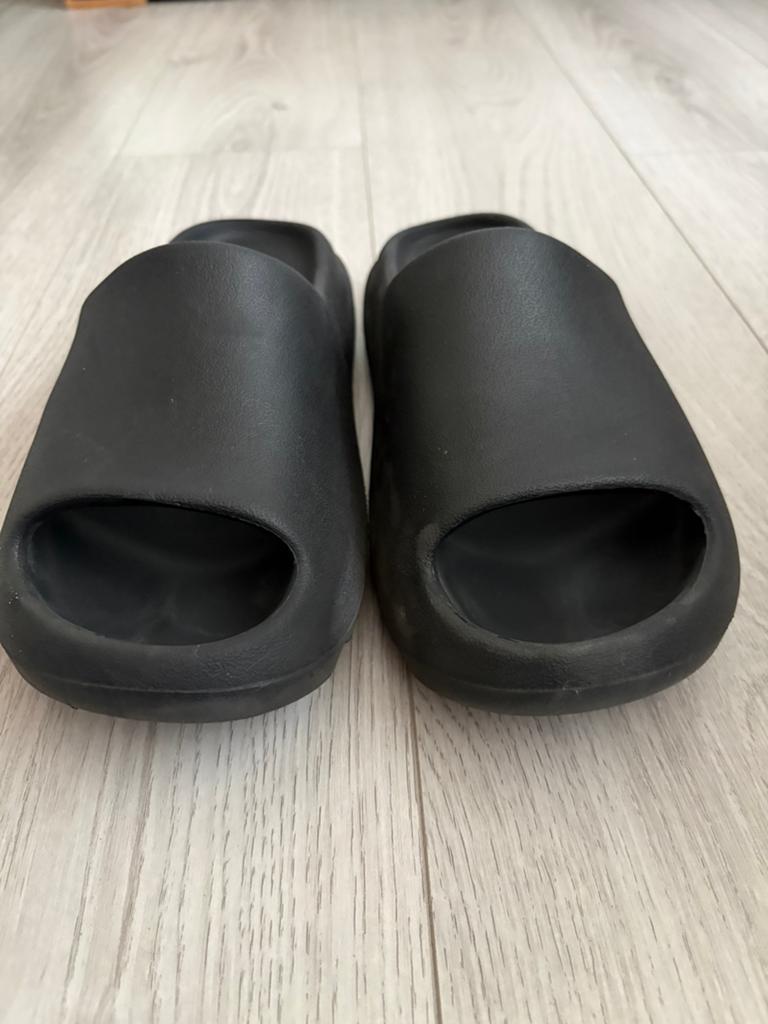 Yeezy slides, Kleding | Heren, Schoenen, Zwart, Zo goed als nieuw, Ophalen, Slippers
