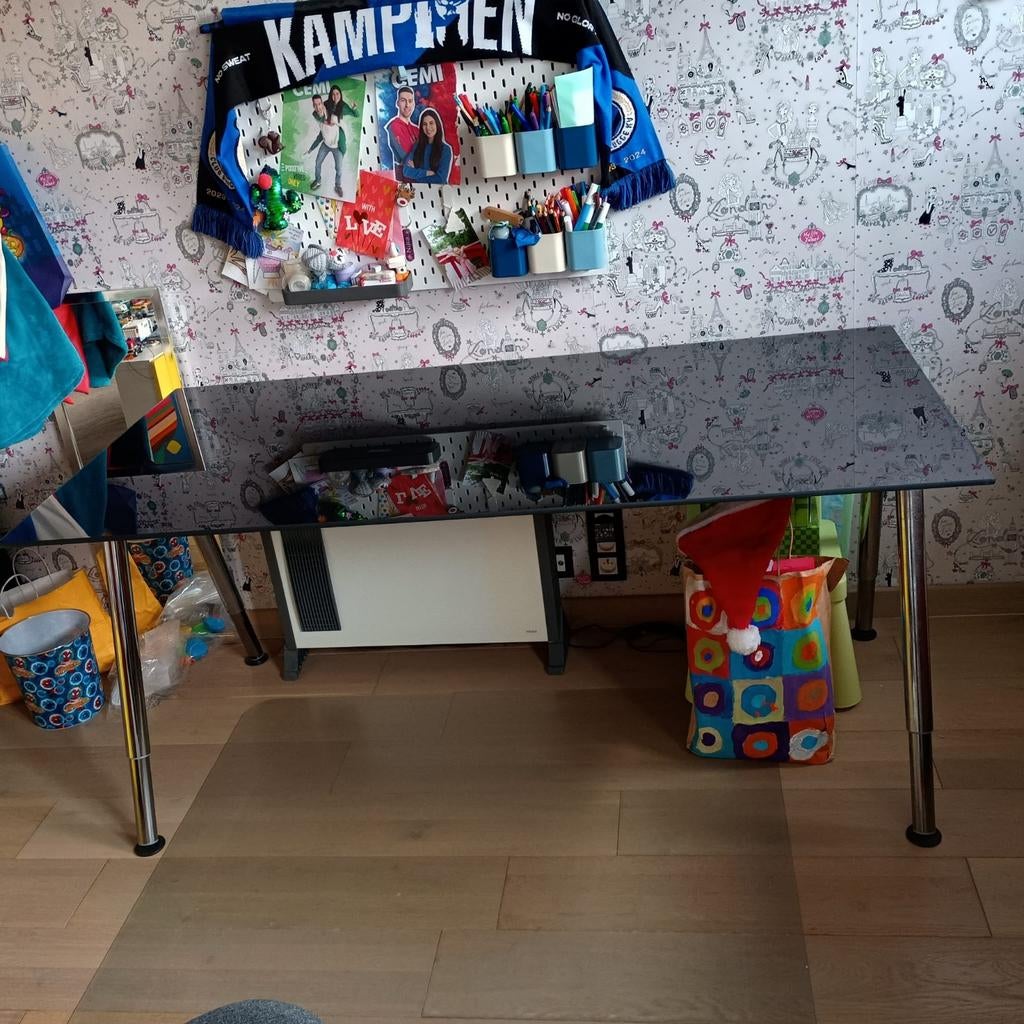 Tafel of bureau met zwart glas - poten verstelbaar in hoogte, Ophalen