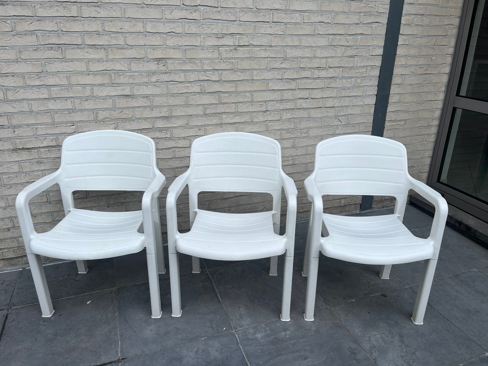 3 chaises de patio blanches empilables Flair Plaisir, Jardin & Terrasse, Chaises de jardin, Enlèvement, Utilisé