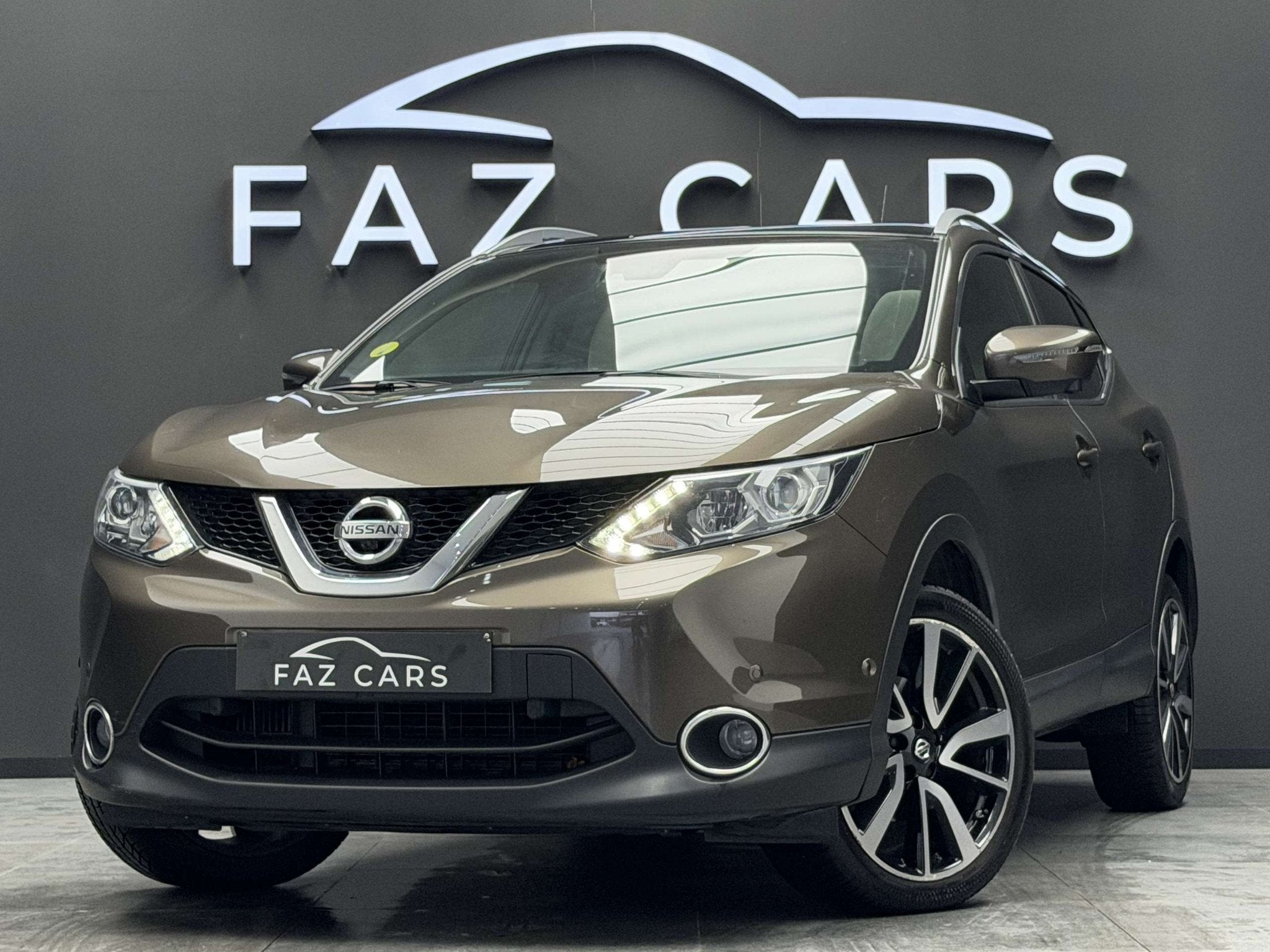 Nissan QASHQAI 1.5 dCi 2WD Tekna * 1ER PROP + T.PANO + CAMER, Voorwielaandrijving, Euro 5, Gebruikt, Beige