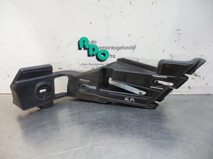Support pare-chocs arrière droit d'un Volkswagen Golf (Golf, Autos : Pièces & Accessoires, Volkswagen, -, Utilisé, -