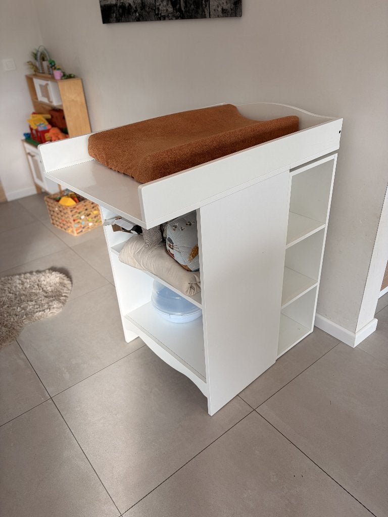 IKEA SMÅGÖRA verzorgingstafel wit met opbergruimte, Kinderen en Baby's, Ophalen, Gebruikt, Opstaande rand