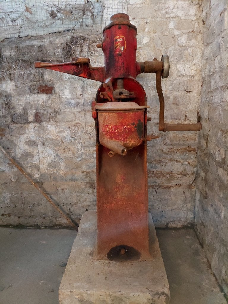 Ancienne ecremeuse, Enlèvement, Utilisé, Rouge, Métal