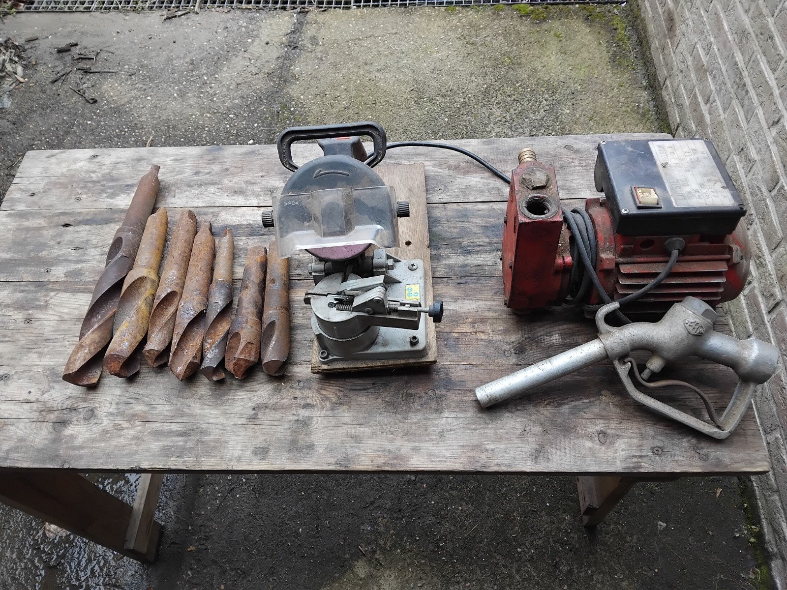 Grote boren mazout pomp en kettingzaag slijper, Bricolage & Construction, Outillage | Scies mécaniques, Enlèvement, Tronçonneuse