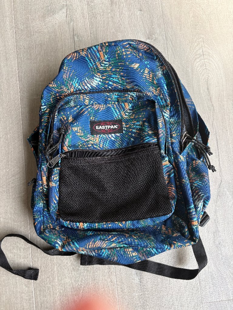 Eastpak Pinnacle, Handtassen en Accessoires, Tassen | Rugtassen, Zo goed als nieuw, Eastpak, 25 tot 40 cm, 30 tot 45 cm, Ophalen