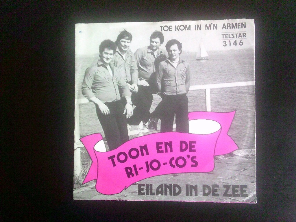 toon en de ri-jo-co's - eiland in de zon ( 1980 ), 7 inch, Ophalen of Verzenden, Zo goed als nieuw, Levenslied of Smartlap
