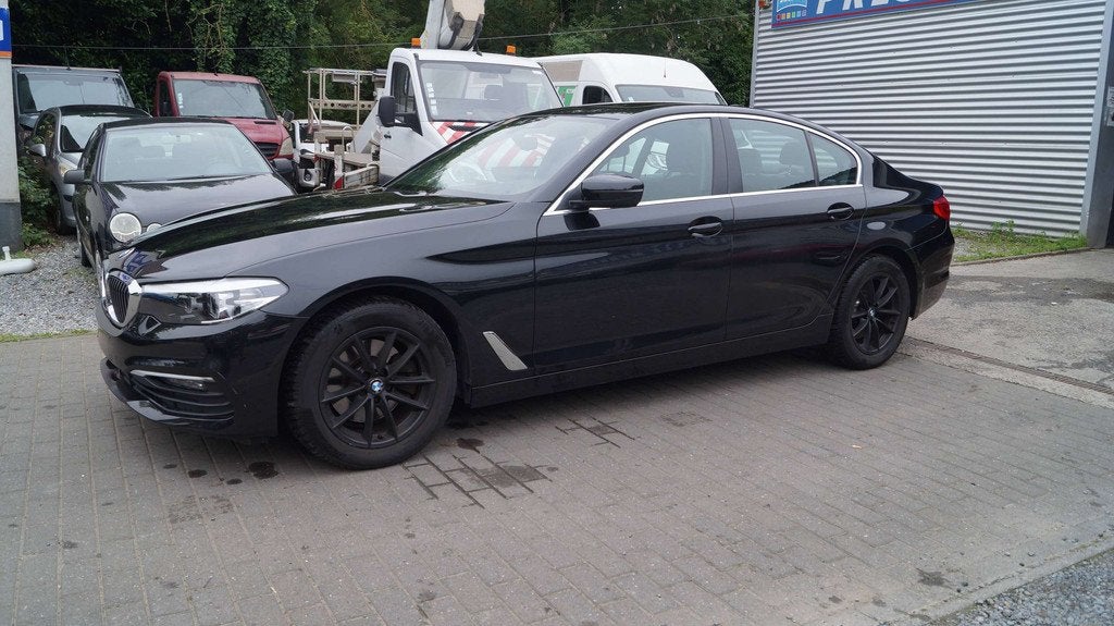 BMW 5 Serie 520 BMW 520D /SUNROOF/HEAD UP DISPLAY/ADAPTIVE C, Cuir, Euro 6, Noir, Automatique