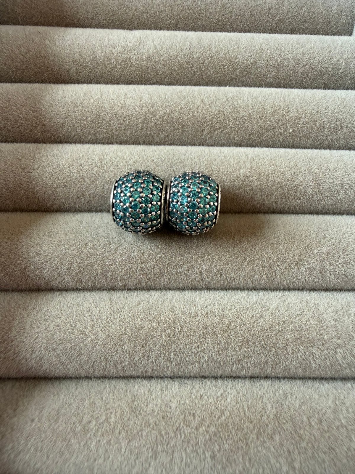 Charms Pandora, Enlèvement ou Envoi, Autres couleurs, Autres représentations, Comme neuf