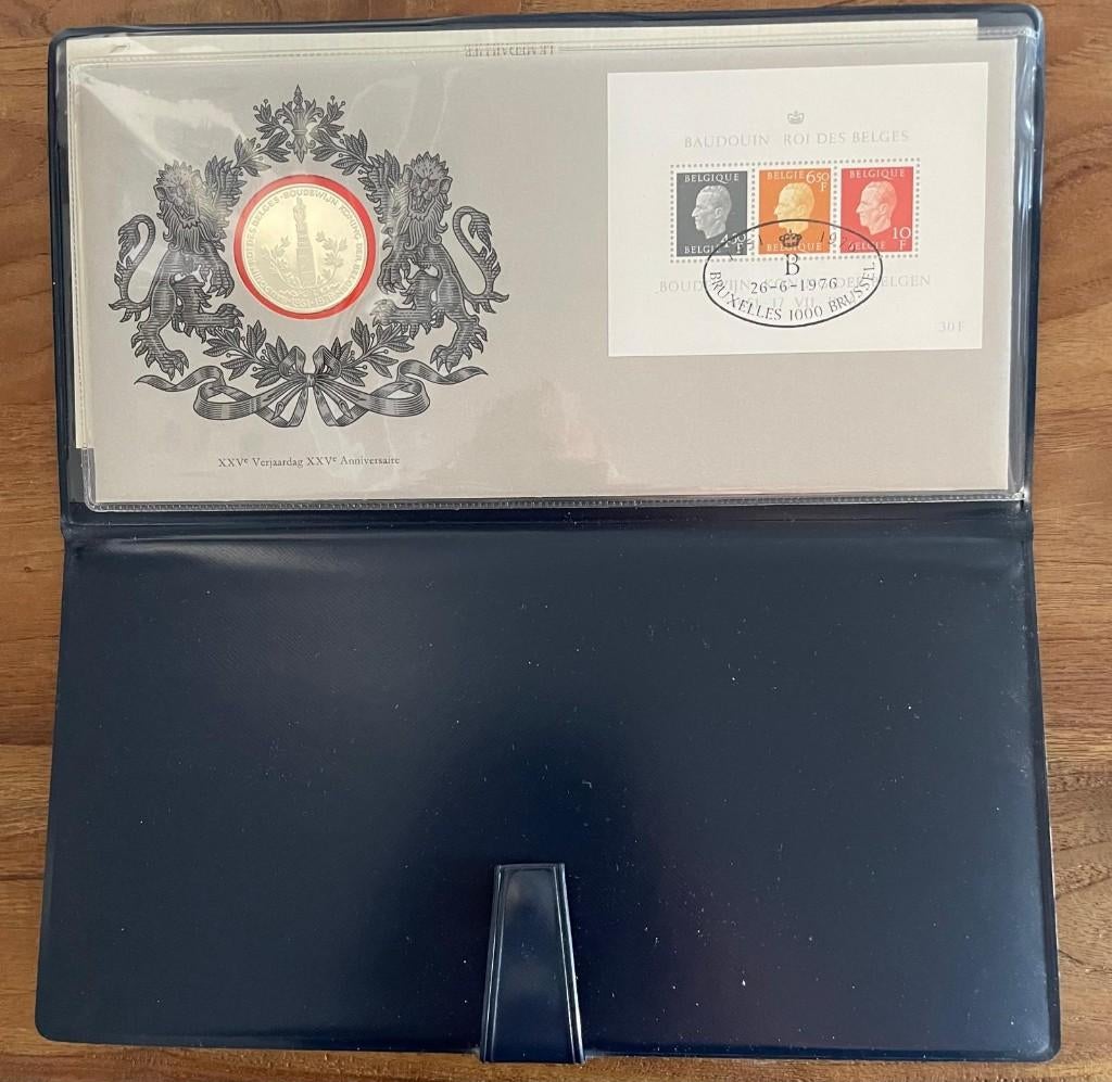 Herinneringspenning en postzegels Koning Boudewijn, Ophalen of Verzenden, Gestempeld, Koningshuis