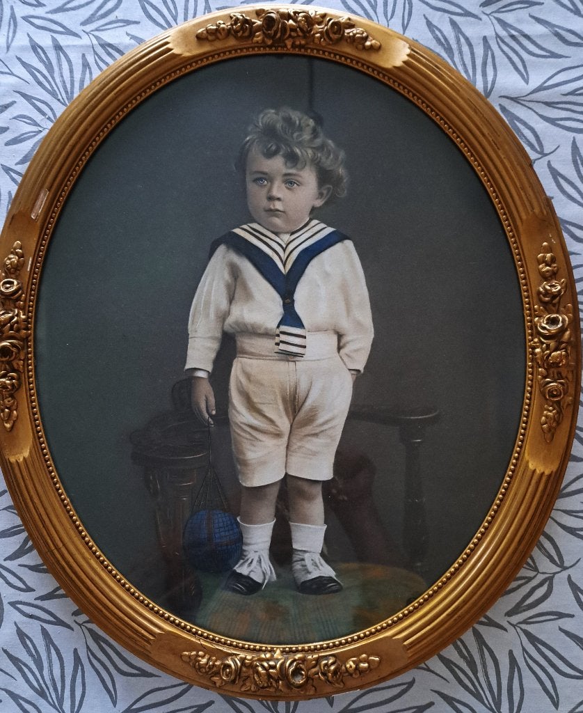 Cadre ovale ancien avec une belle photo d'enfant en couleur, Antiquités & Art, Portrait ou Personnes, Autres techniques, Enlèvement