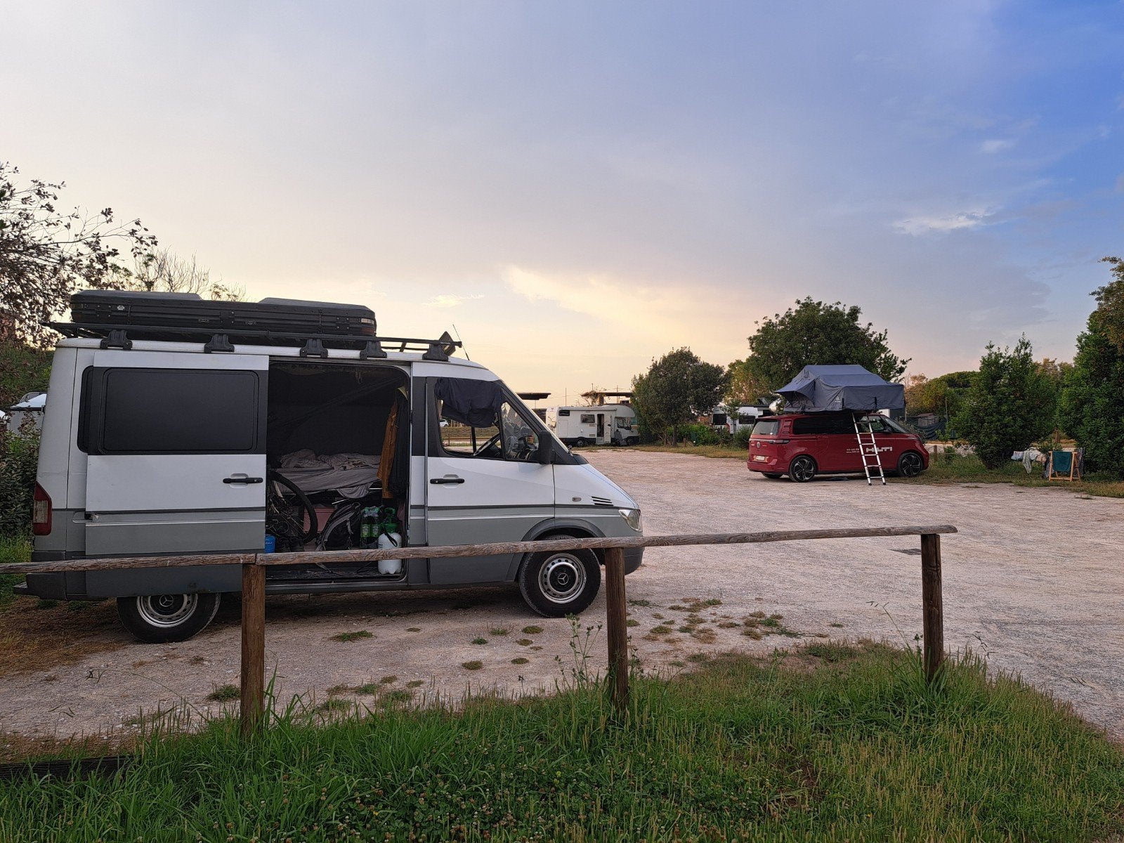 Camping-car Mercedes Sprinter Adventure Cruiser 208 CDI, Jusqu'à 4, Toit anti-grêle, Boîte manuelle, Diesel