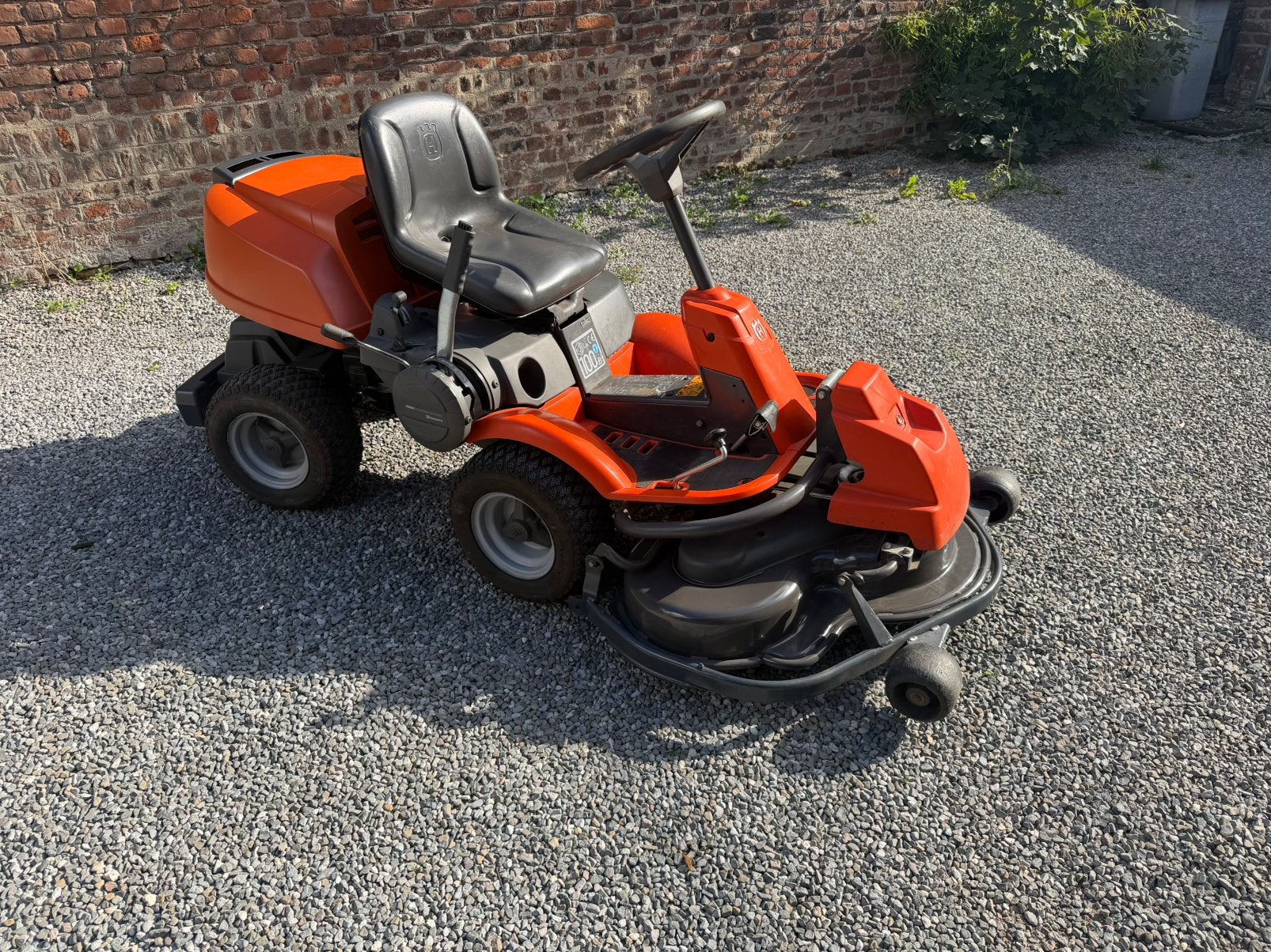 Tracteur tondeuse Husqvarna rider16, Jardin & Terrasse, Enlèvement, Comme neuf, Démarrage électrique, 90 à 120 cm