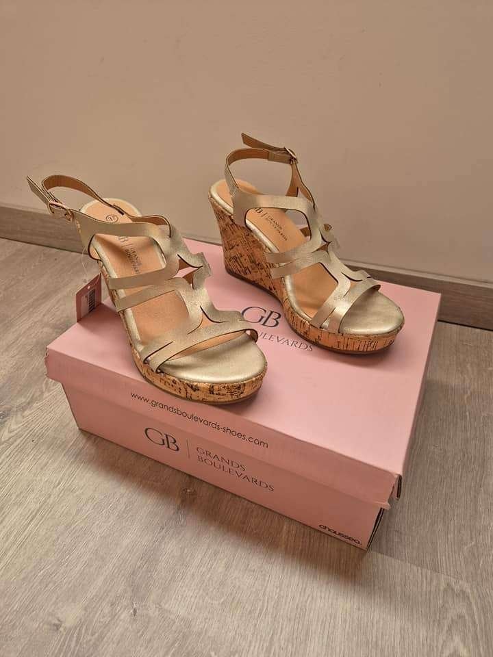 Sandalen chaussea. Maat 37. Nooit gedragen., Chaussea, Enlèvement ou Envoi, Neuf