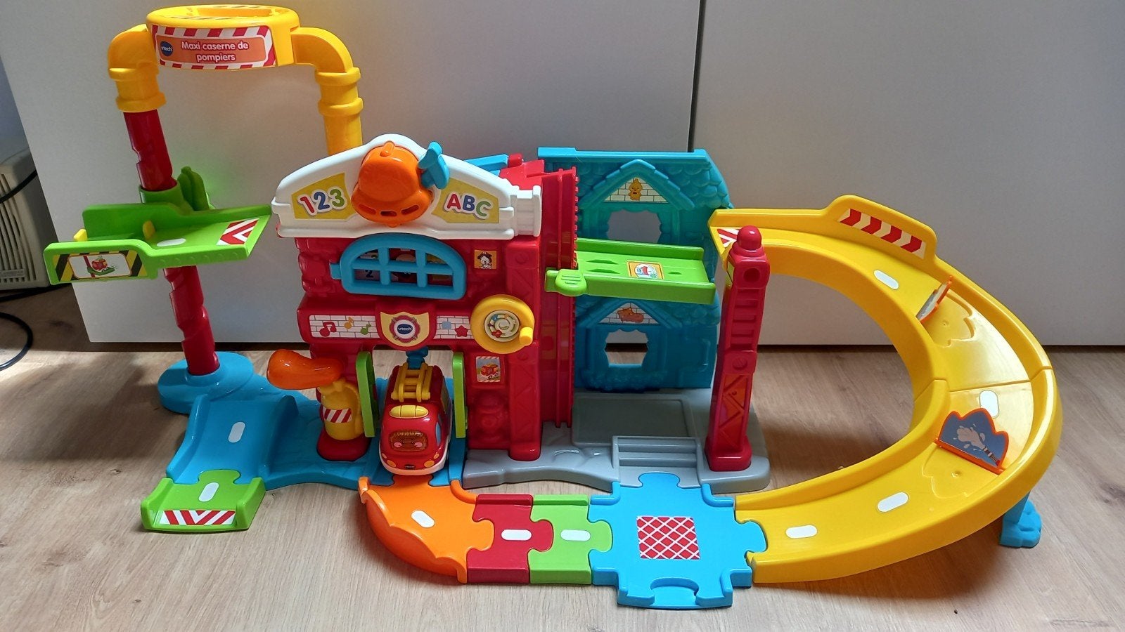 Tut Tut Bolides - La caserne des pompiers, Enlèvement