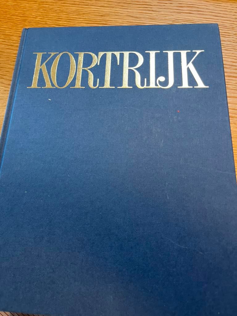 Boek over Kortrijk, Boeken, Ophalen of Verzenden, Zo goed als nieuw