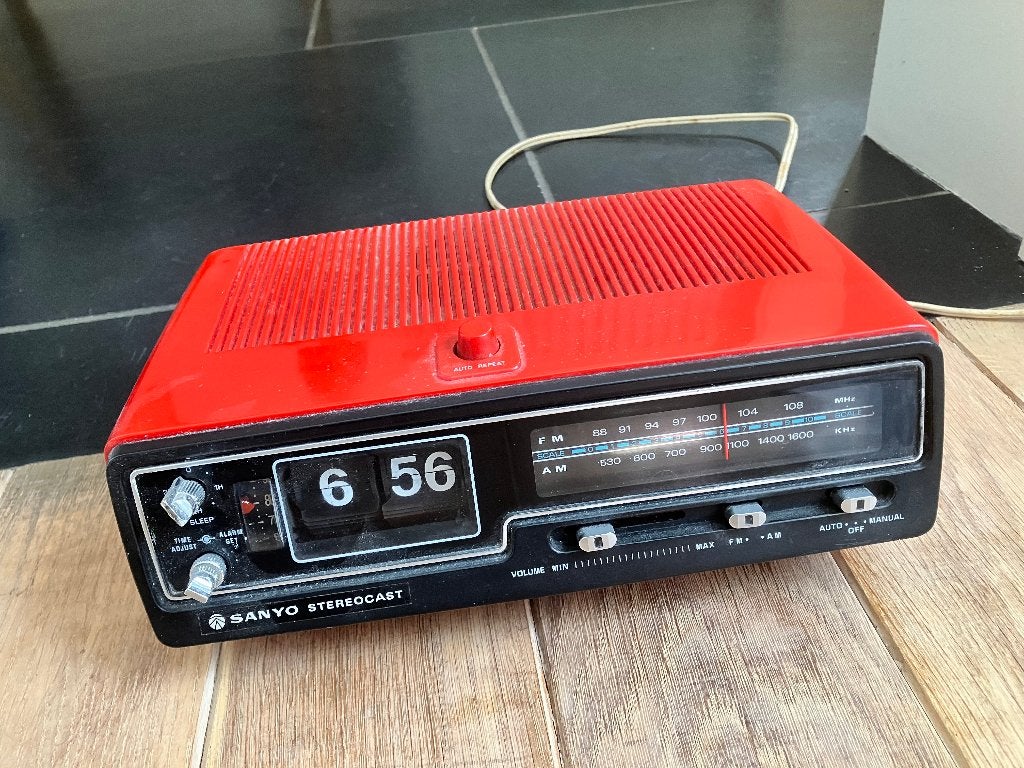 radio-réveil vintage sanyo stereocast, Enlèvement ou Envoi, Utilisé, Analogique