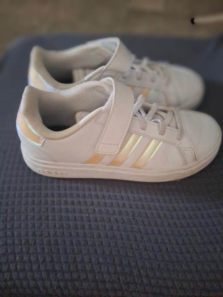 Chaussure adidas, Kinderen en Baby's, Kinderkleding | Schoenen en Sokken, Ophalen