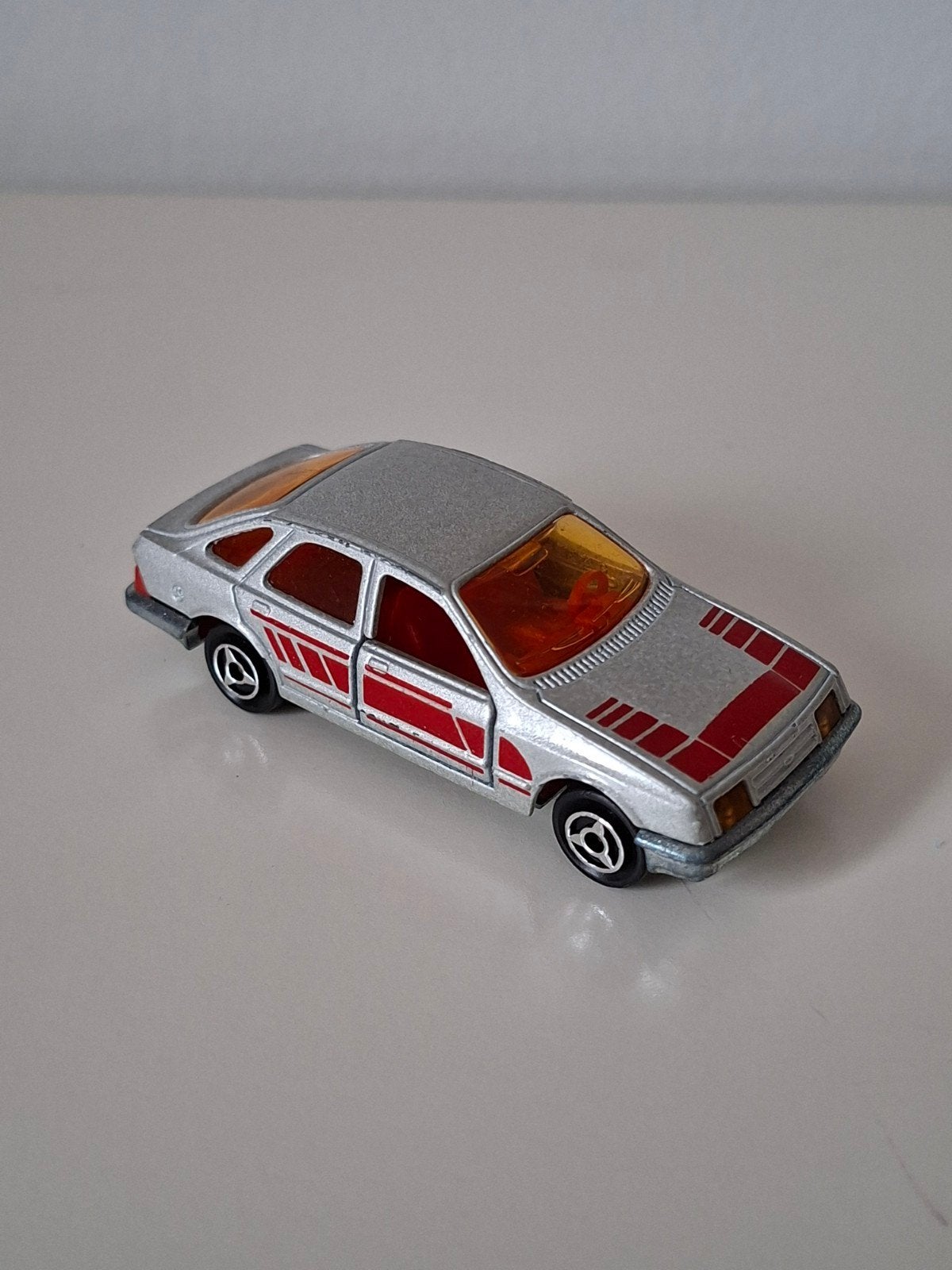 majorette ford Sierra 1984, Hobby en Vrije tijd, Ophalen, Zo goed als nieuw, Majorette