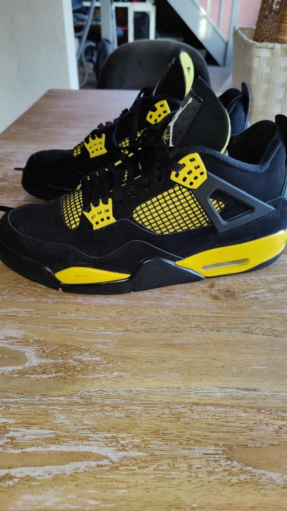 Jordan 4 yellow Thunders maat 44.5, Kleding | Heren, Schoenen, Ophalen, Zwart