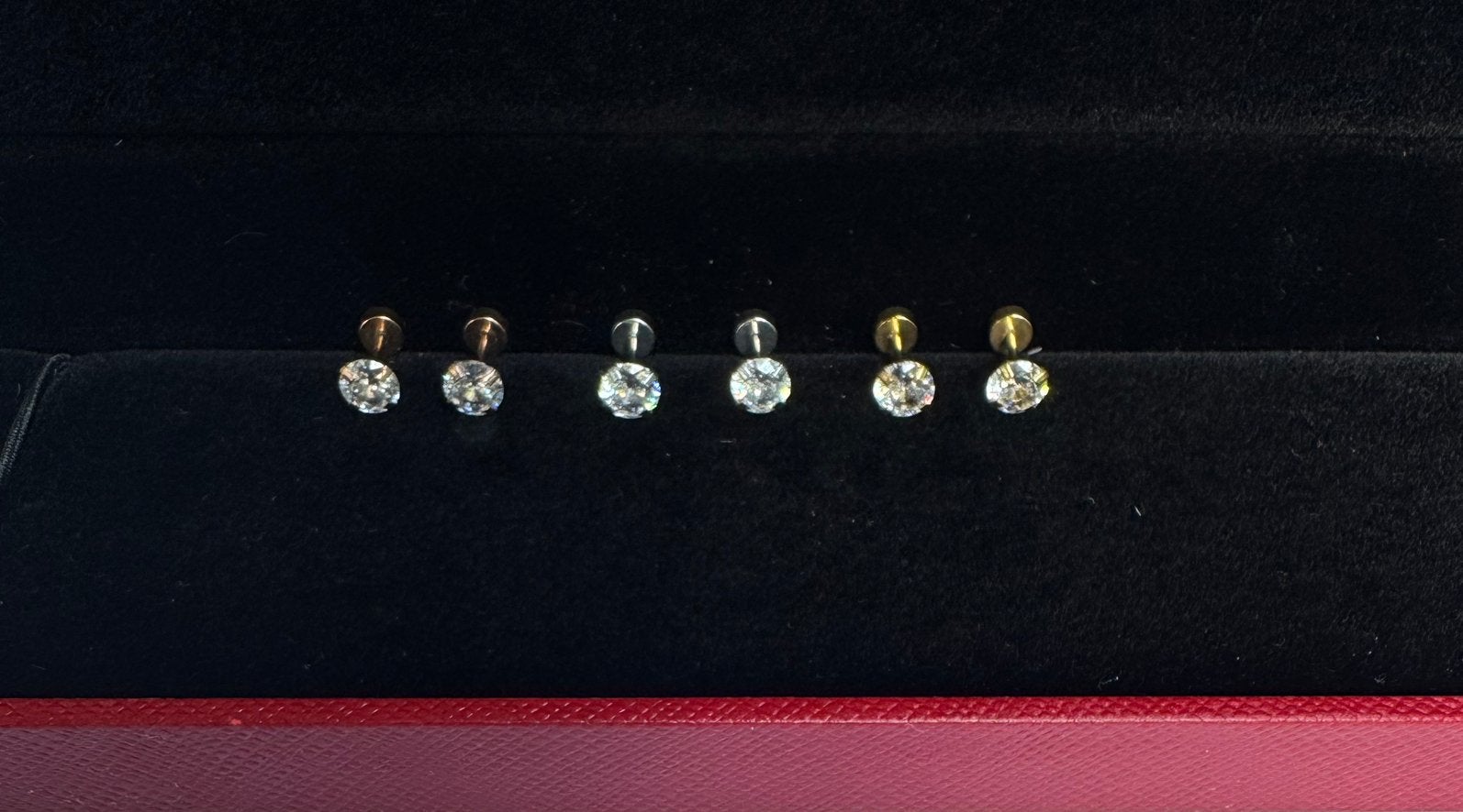 Boucles d’oreilles puces zircon - acier inoxydable - neuf, Handtassen en Accessoires, Armbanden, Nieuw, Staal, Zilver, Met strass