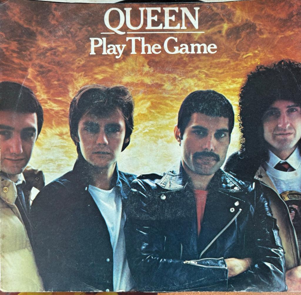 Queen - play the game - a human body 1980 ( 7” vinyl), Enlèvement ou Envoi, Comme neuf