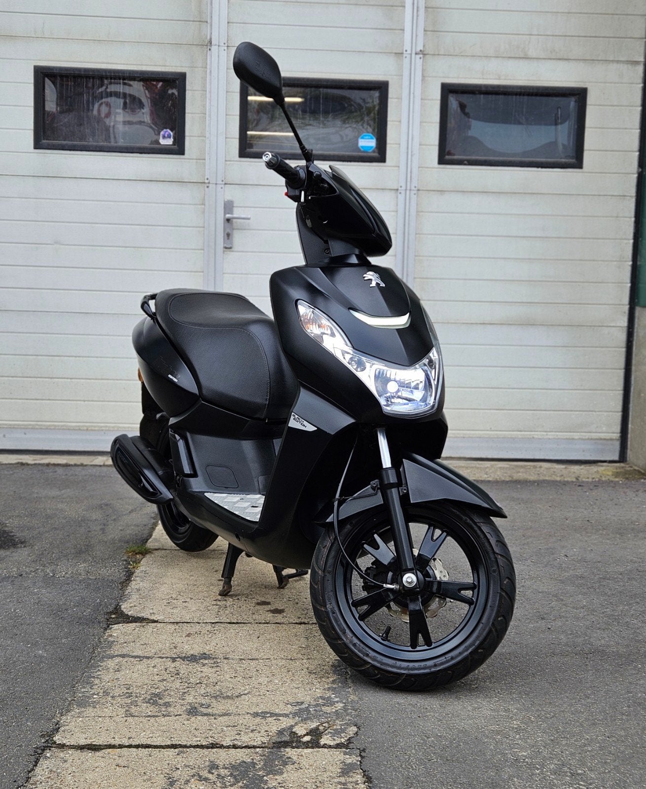 Peugeot Kisbee Black Edition 50cc Classe A 2020 - 5 943 km, Vélos & Vélomoteurs, Scooters | Peugeot, Autres modèles, Enlèvement ou Envoi