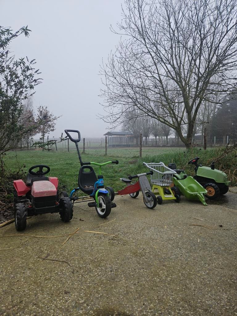Set 2 fietsen, winkelwagen en 2 tractor, gebruikte staat, Ophalen