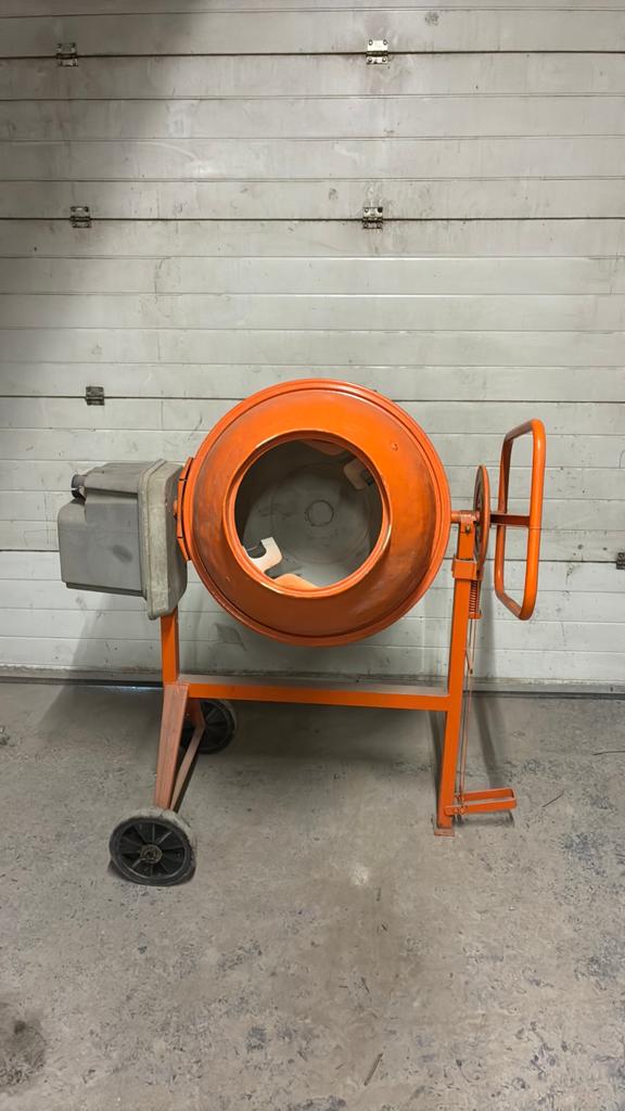 Betonmolen 145 liter, Ophalen, Gebruikt