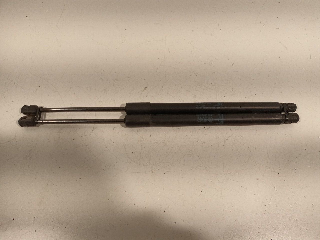 Gasdrukveerset achter Opel Meriva, Onderdelen@venauto.nl, Van der Ven Autorecycling B.V., Ettenseweg 76, 4706 PB Roosendaal, The Netherlands