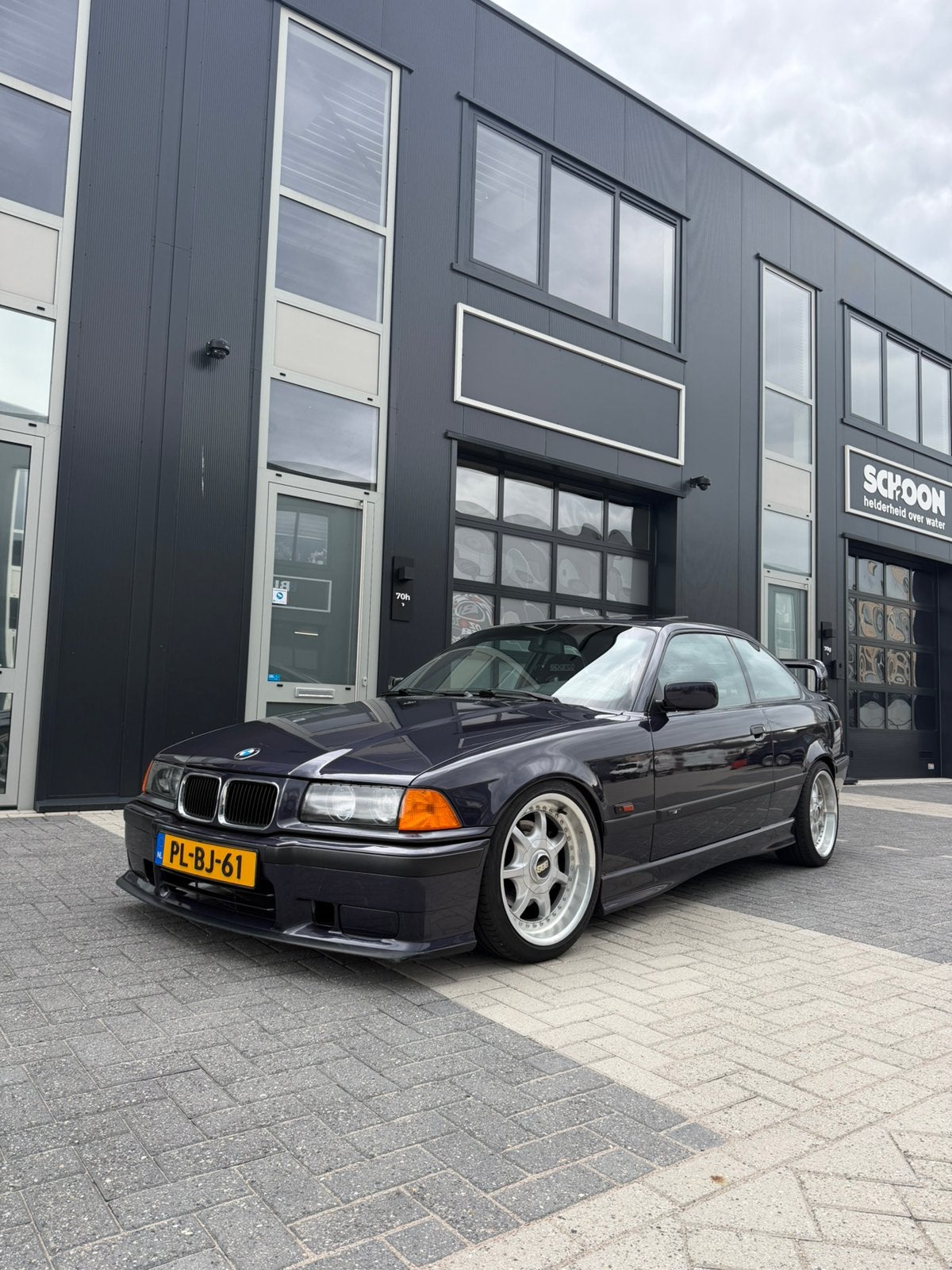 BMW E36 328i Coupe — Madeira Violett Metallic, Achat, 1282 kg, Boîte manuelle, Autres couleurs